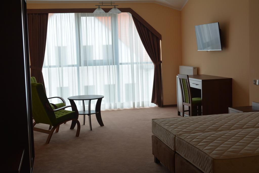 Gosciniec Pan Tadeusz II Hotell Giżycko Rum bild